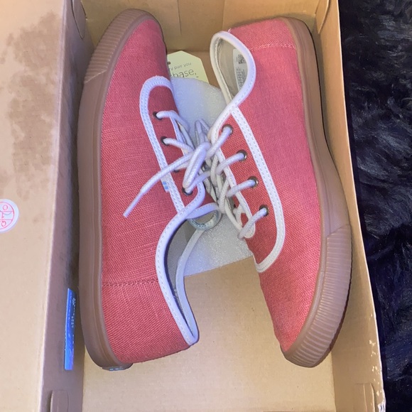 Toms - Picture 3 of 5